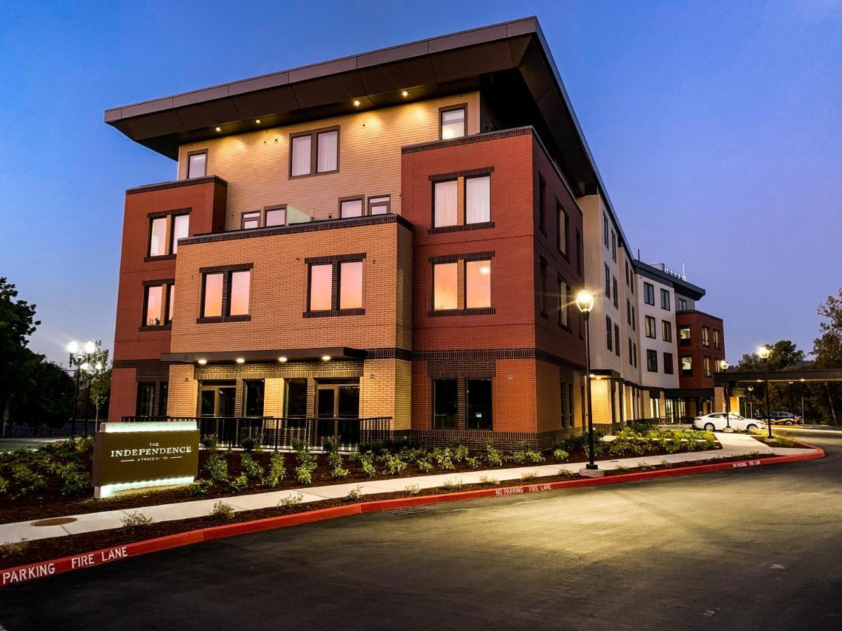 The Independence Hotel Kültér fotó